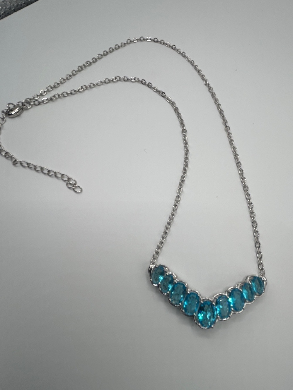 Oval Blue Faceted Stones Chevron Pendant Necklace​​​​